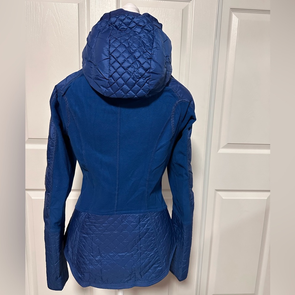 Lululemon Run: Bundle jacket Limitless Blue, Size 8 - Picture 2 of 6